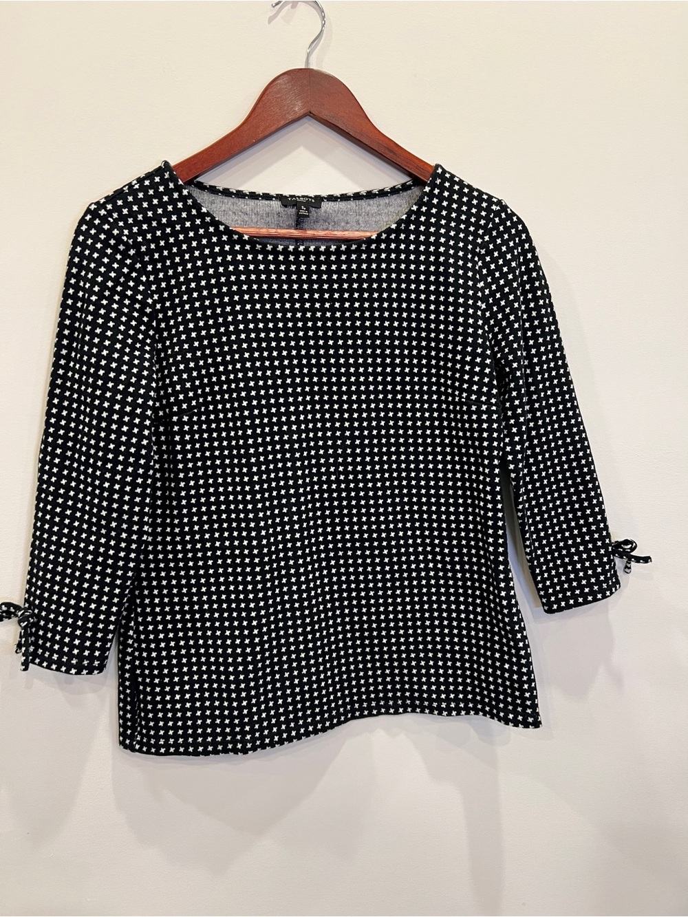 Talbots- Black and White Patterned Women’s Top with Tie Sleeves. SP.